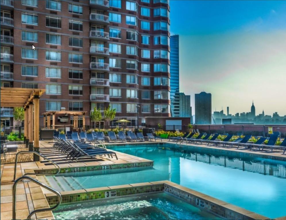 Bluebird Suites Near Newport Centre Джерси-Сити Экстерьер фото