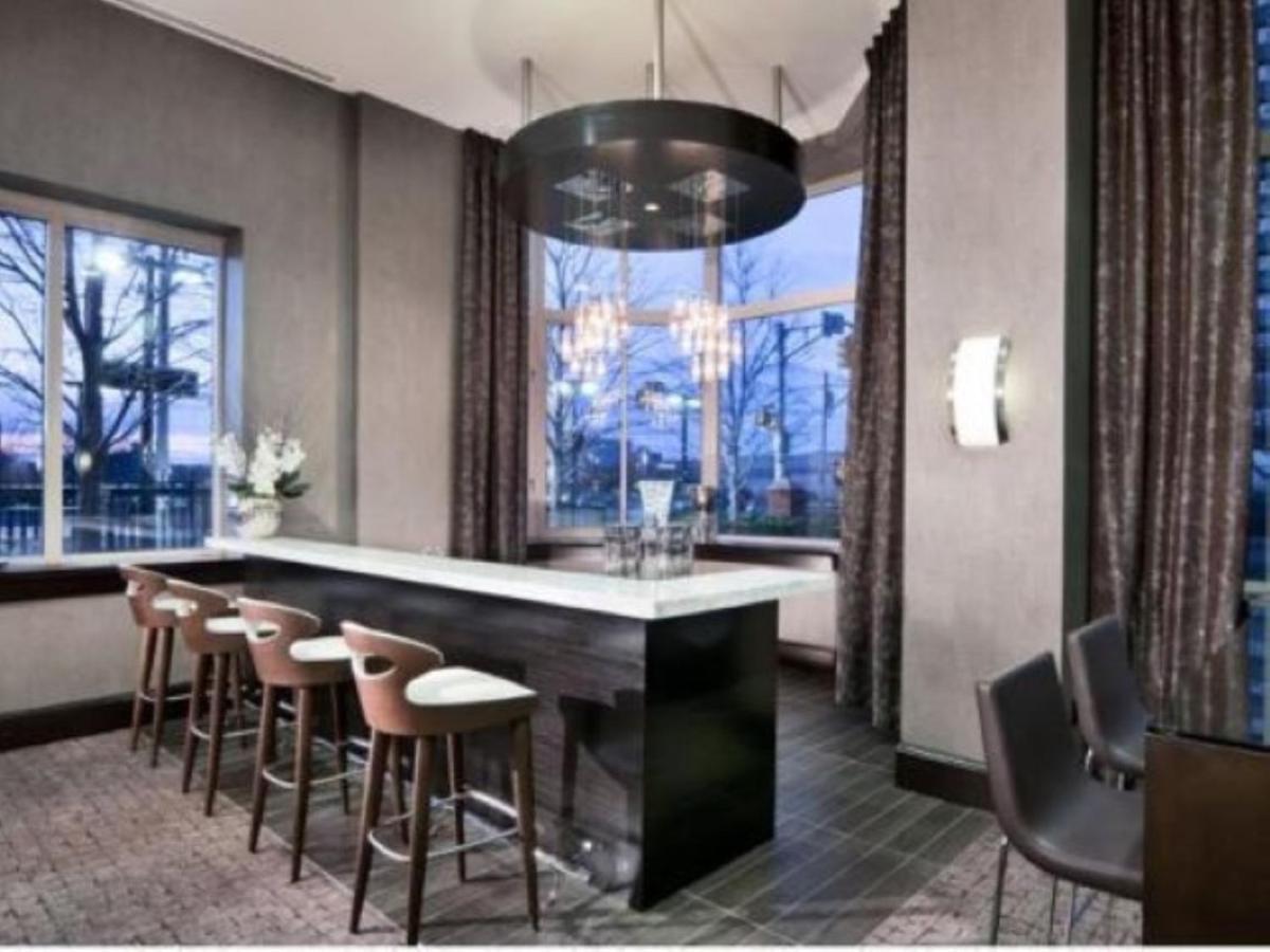 Bluebird Suites Near Newport Centre Джерси-Сити Экстерьер фото