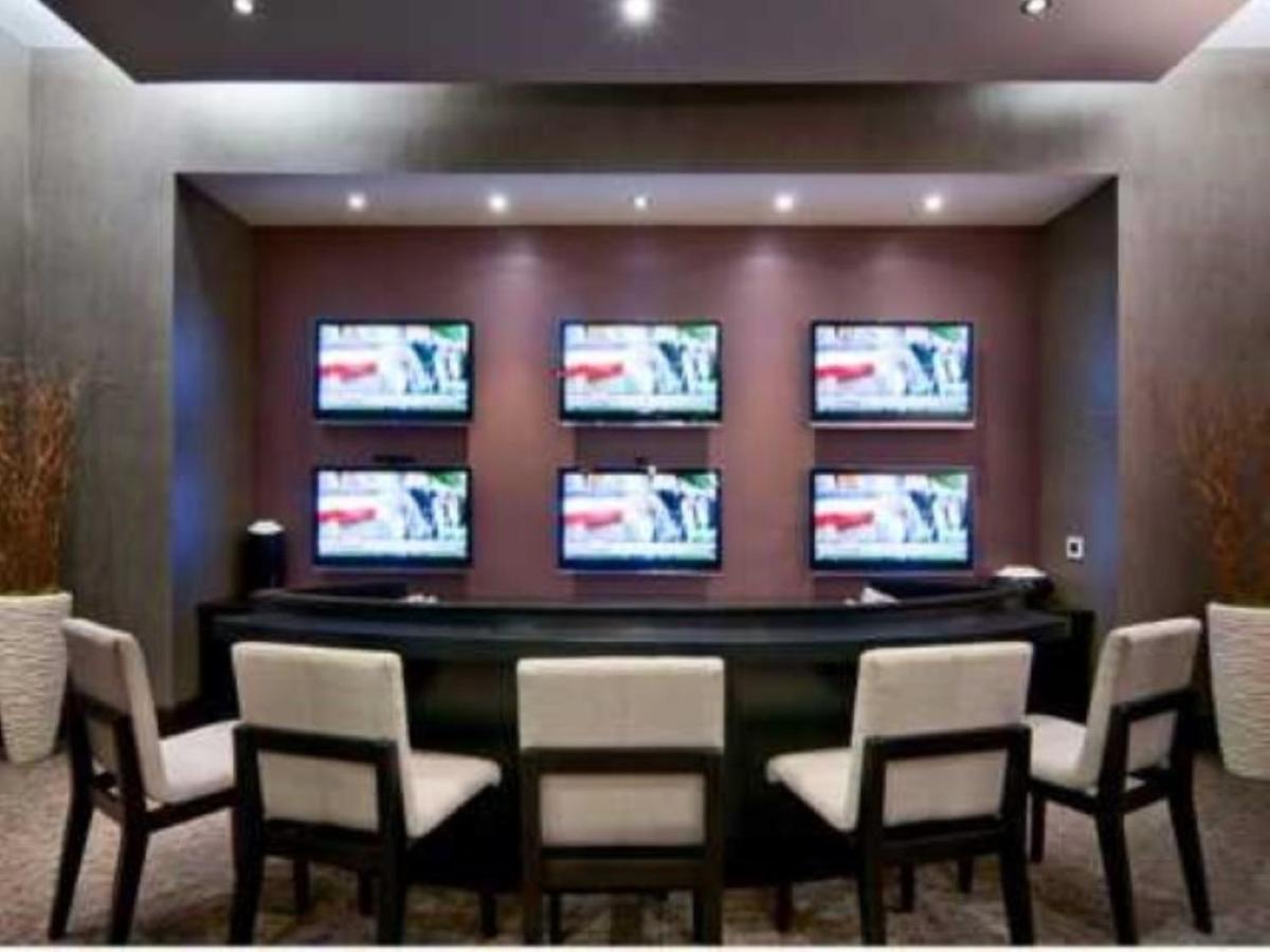 Bluebird Suites Near Newport Centre Джерси-Сити Экстерьер фото