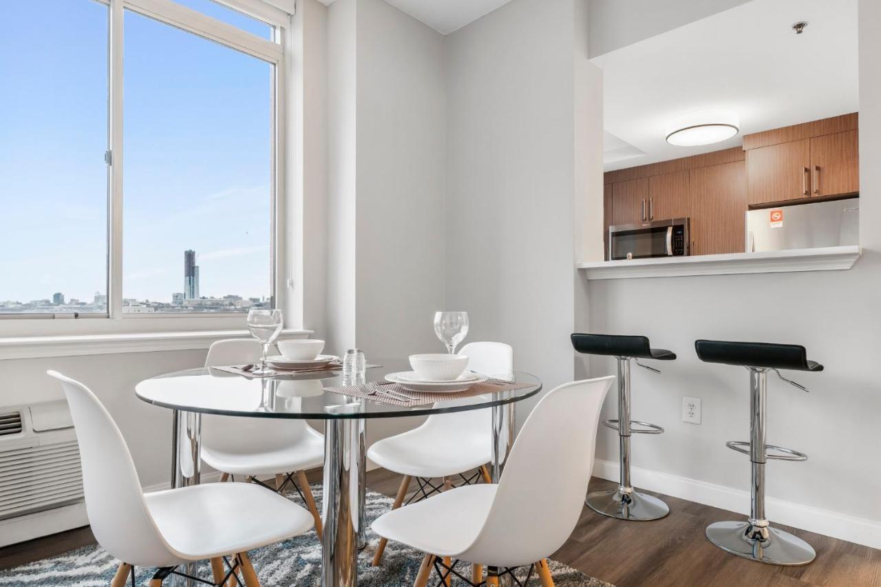 Bluebird Suites Near Newport Centre Джерси-Сити Экстерьер фото